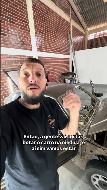 Restauração de carro clássico na oficina
